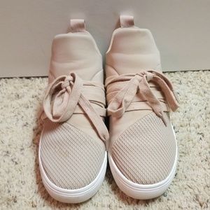 Steve Madden Lancer Sneaker size 6